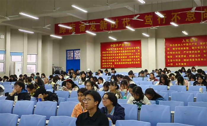 第八届全国学生“学宪法讲宪法”活动之宪法晨读活动