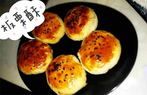 河北一大学生“宅”家期间为父母做了200多道美食