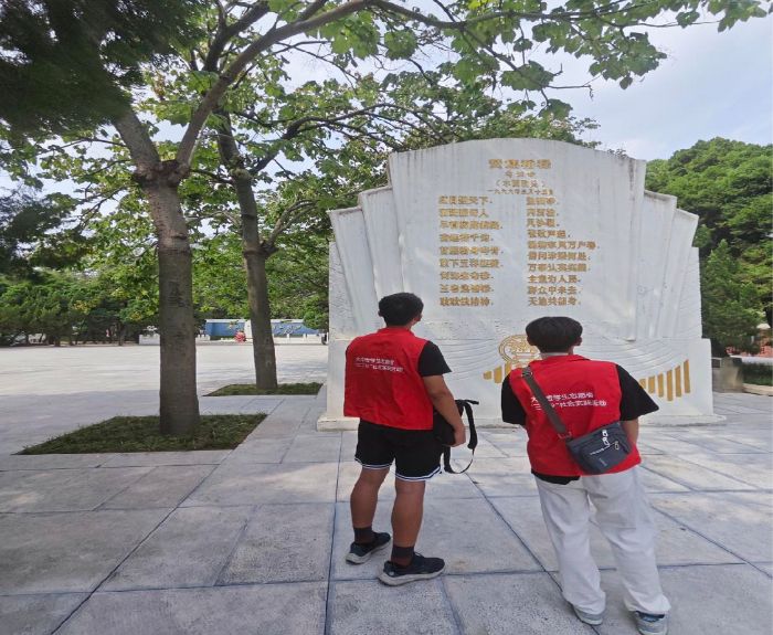 兰考焦裕禄墓前的缅怀：“红帆引航” 实践团传承精神之行